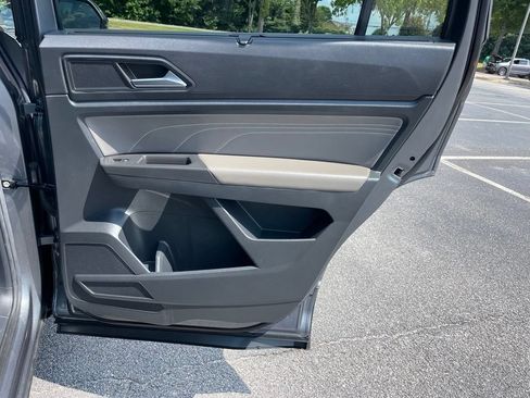 Used 2023 Volkswagen Atlas SE w/ Panoramic Sunroof Package FWD image 34