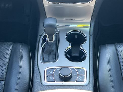 Used 2018 Jeep Grand Cherokee Overland AWD/4WD image 22