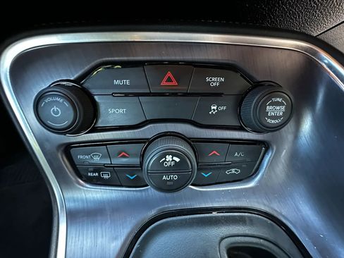 Used 2018 Dodge Challenger SXT RWD image 37