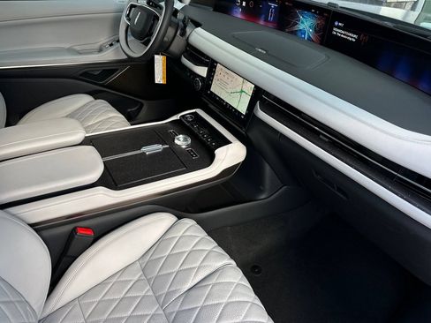 New 2026 Lincoln Navigator L Black Label AWD/4WD image 17