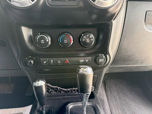 Used 2013 Jeep Wrangler Unlimited Sahara w/ Dual Top Group AWD/4WD image 32