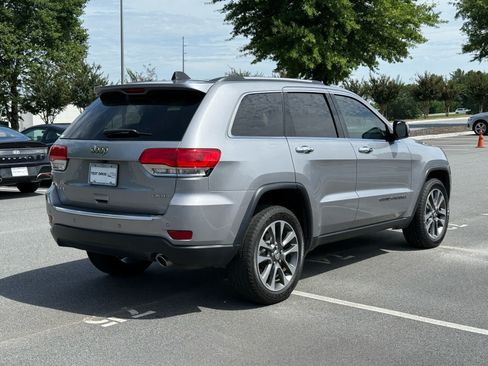Used 2018 Jeep Grand Cherokee Limited AWD/4WD image 5