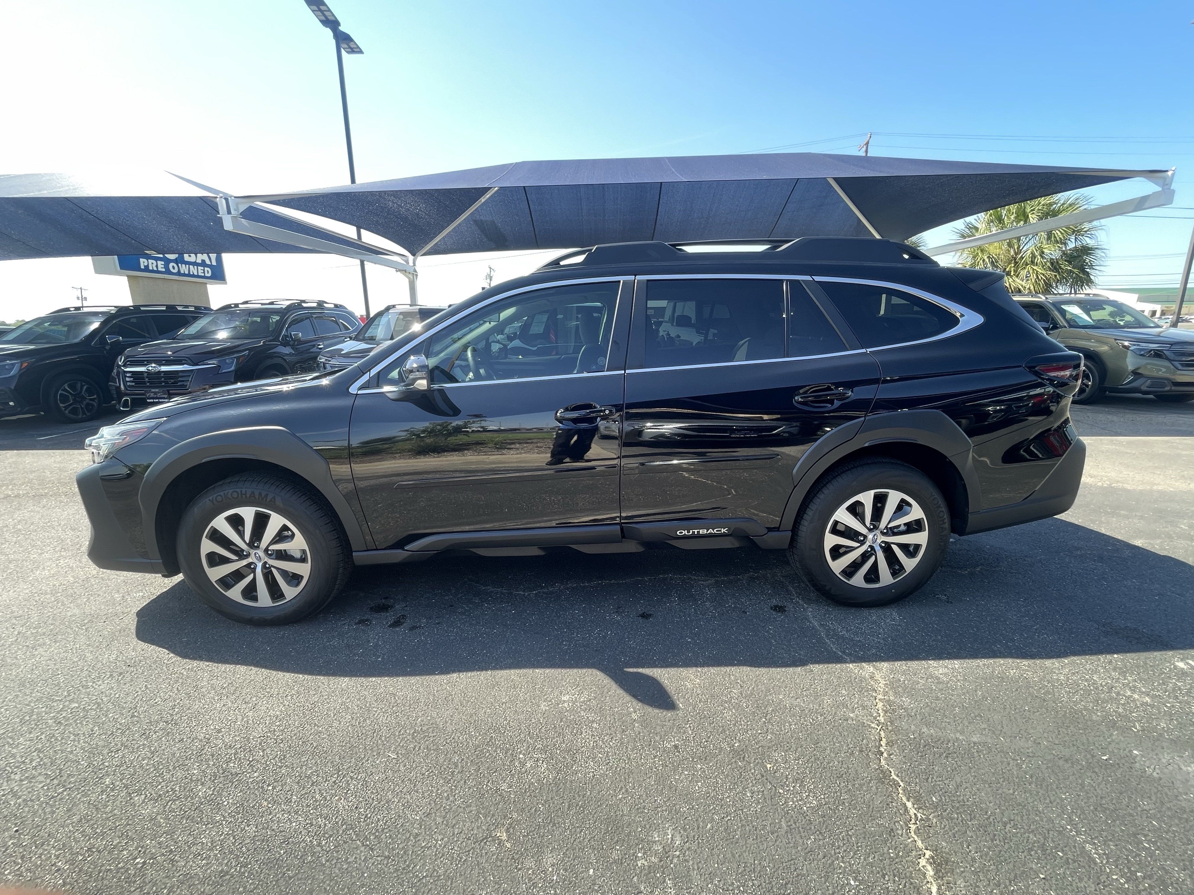 Used 2024 Subaru Outback Premium AWD/4WD image 6