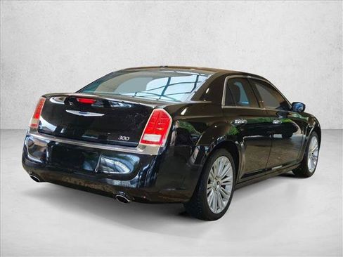 Used 2011 Chrysler 300 Limited RWD image 5