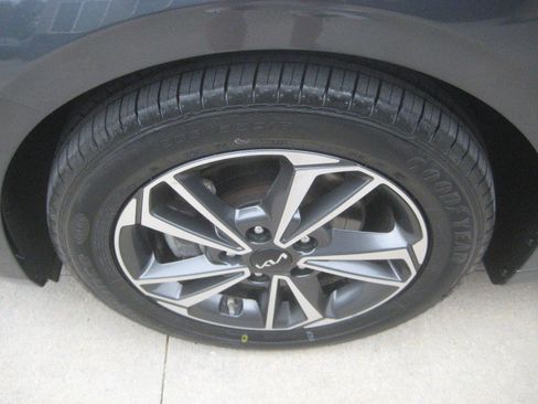 Used 2023 Kia Forte LXS FWD image 10