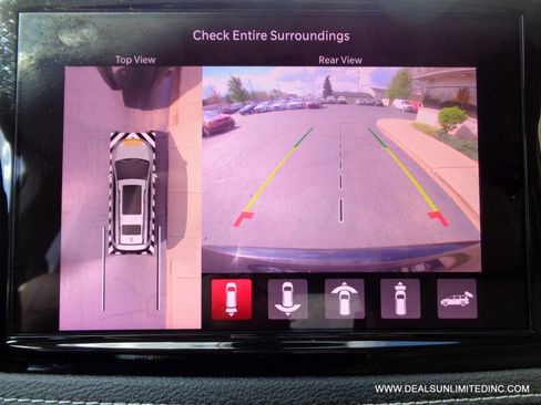 Used 2021 Chrysler Pacifica Touring-L FWD image 14