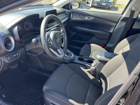 Used 2020 Kia Forte LXS FWD image 9