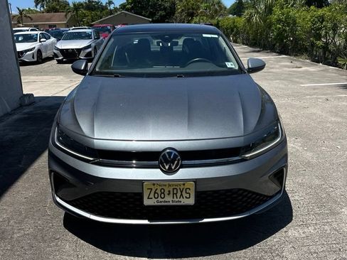 Used 2025 Volkswagen Jetta SE FWD image 2