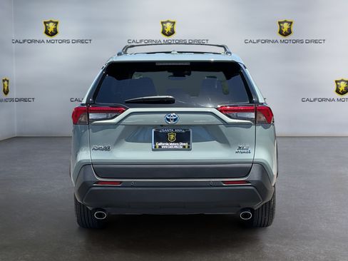 Used 2021 Toyota RAV4 XLE Premium AWD/4WD image 6
