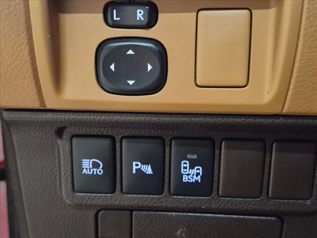 Used 2018 Lexus ES 350 w/ Luxury Package w/Wood Trim FWD image 11