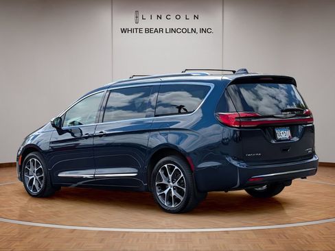 Used 2021 Chrysler Pacifica Limited w/ Uconnect Theater Family Group AWD/4WD image 7