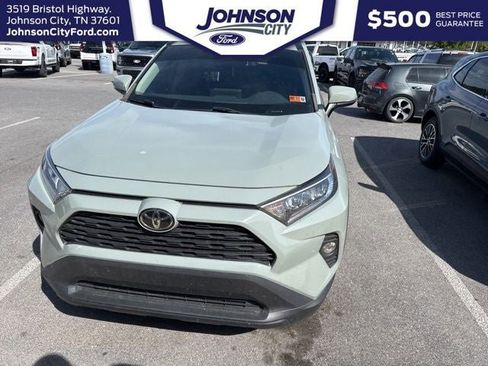 Used 2021 Toyota RAV4 XLE Premium AWD/4WD image 4