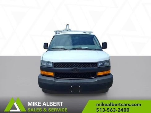 Used 2019 Chevrolet Express 3500 w/ Driver Convenience Package RWD image 2