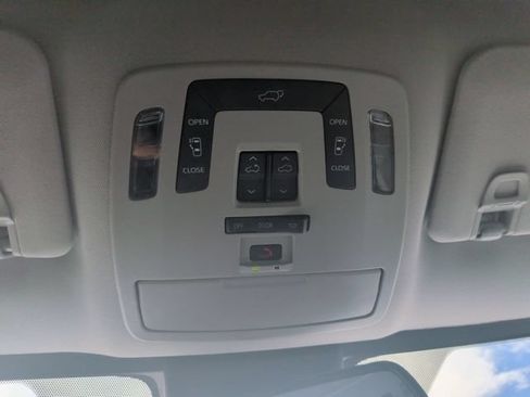 Used 2025 Toyota Sienna XLE w/ XLE Plus Package FWD image 27
