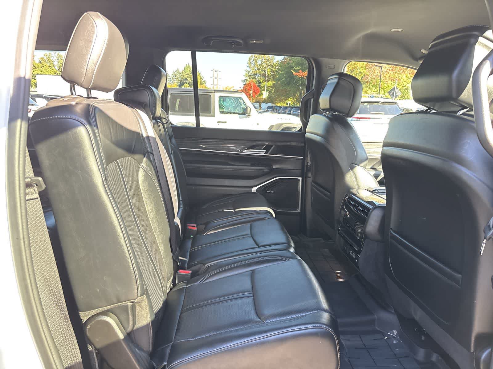 Used 2022 Jeep Wagoneer Series II AWD/4WD image 6
