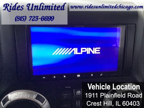 Used 2016 Jeep Wrangler Unlimited Sahara w/ Connectivity Group image 17