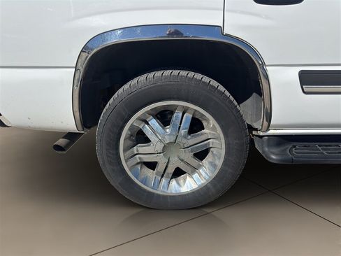 Used 2005 Chevrolet Tahoe LS w/ Preferred Equipment Group AWD/4WD image 35
