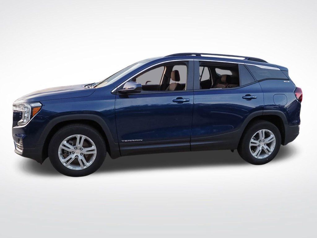 Used 2022 GMC Terrain SLE w/ Driver Convenience Package FWD image 4