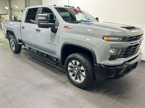 Used 2025 Chevrolet Silverado 2500 Custom w/ Custom Value Package AWD/4WD image 2