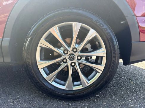 Used 2018 Toyota RAV4 Limited w/ Advanced Technology Package AWD/4WD image 10