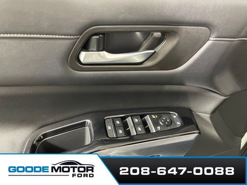 Used 2022 Nissan Pathfinder SL w/ Cargo Package AWD/4WD image 9