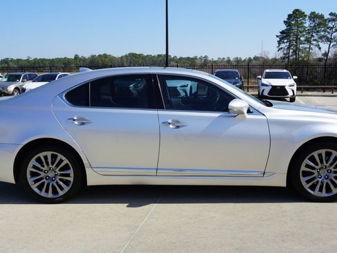 Used 2017 Lexus LS 460 w/ Comfort Package image 4