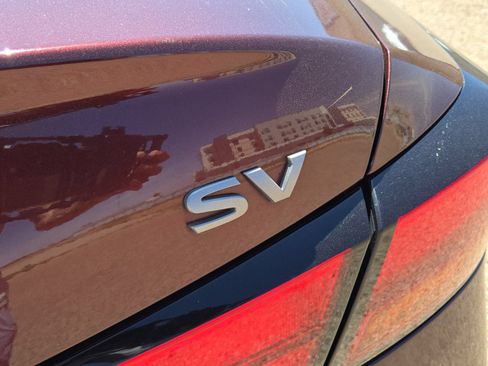 Used 2024 Nissan Altima 2.5 SV FWD image 14