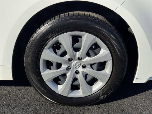 Used 2025 Toyota Corolla LE image 26