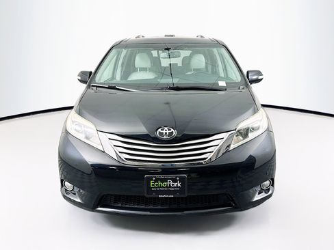 Used 2017 Toyota Sienna Limited Premium image 2