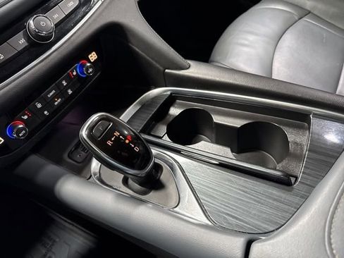 Used 2020 Buick Enclave Essence image 22