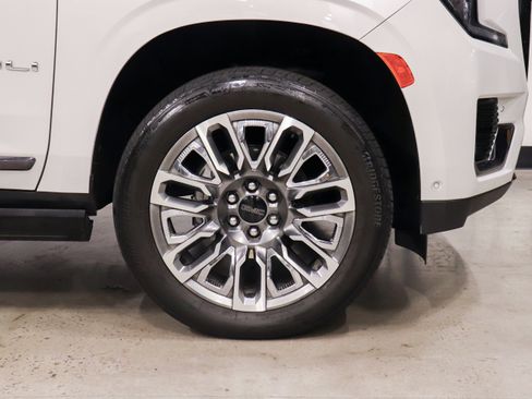 Used 2023 GMC Yukon Denali Ultimate image 9