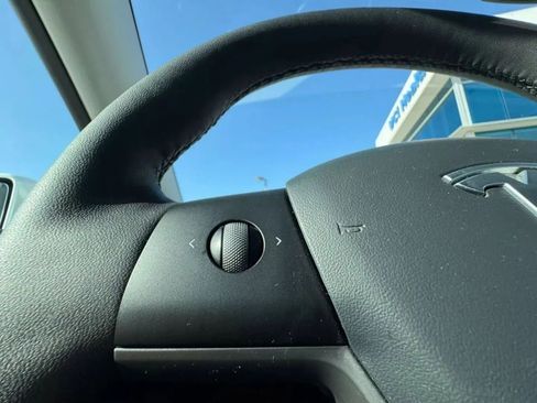 Used 2022 Tesla Model Y Long Range image 20