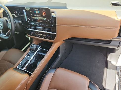 Used 2024 Nissan Pathfinder Platinum image 29