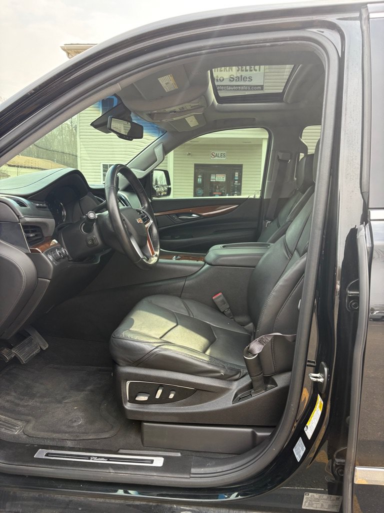 Used 2016 Cadillac Escalade Luxury AWD/4WD image 9