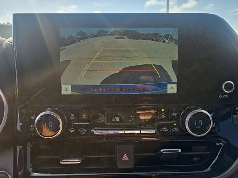 Used 2023 Toyota Highlander Limited FWD image 16