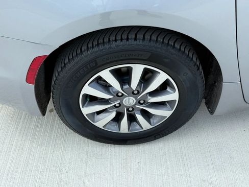 Used 2020 Chrysler Pacifica Touring-L Plus FWD image 52