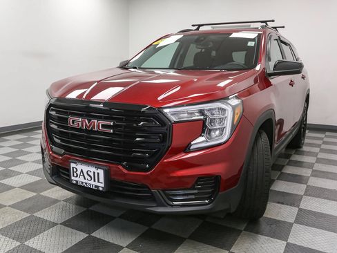 Used 2023 GMC Terrain SLE w/ Driver Convenience Package AWD/4WD image 4