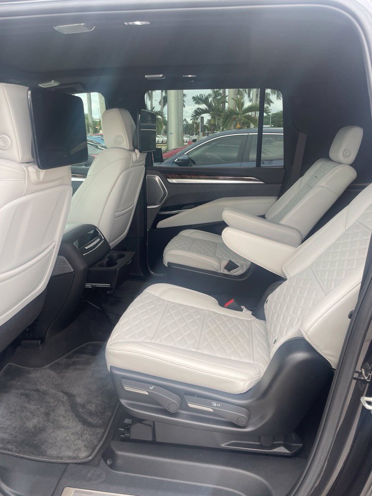 Used 2025 Cadillac Escalade ESV Sport Platinum w/ LPO, ONYX Package RWD image 6