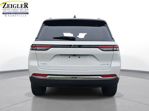 Used 2023 Jeep Grand Cherokee Limited AWD/4WD image 6