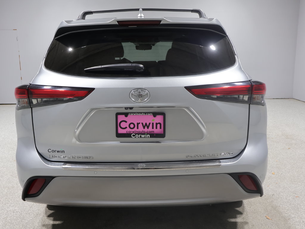 Used 2022 Toyota Highlander Platinum AWD/4WD image 3