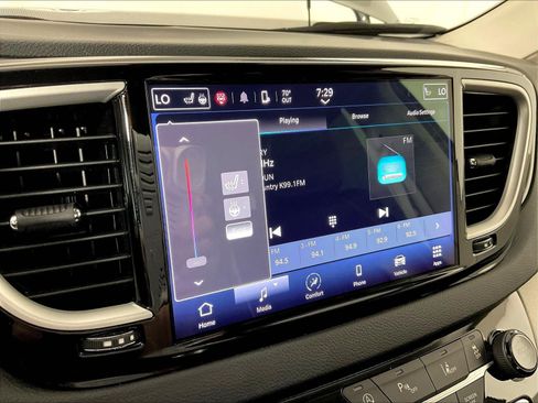 Used 2023 Chrysler Pacifica Touring-L FWD image 36