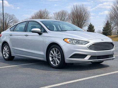 Used 2017 Ford Fusion SE image 29