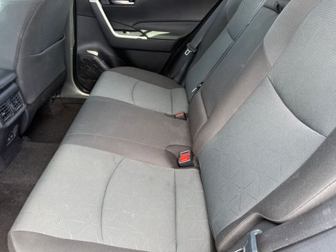 Used 2025 Toyota RAV4 XLE AWD/4WD image 9