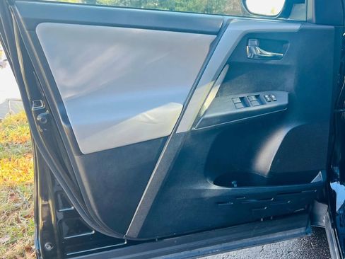 Used 2016 Toyota RAV4 XLE image 19