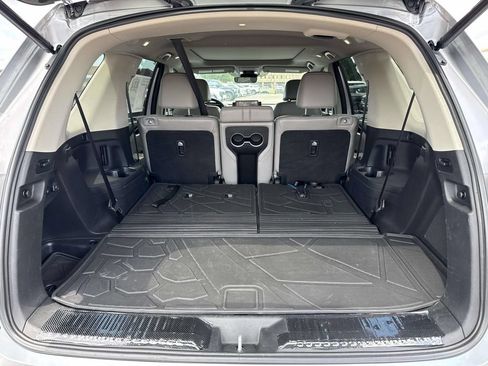 Used 2024 Honda Pilot Touring image 8