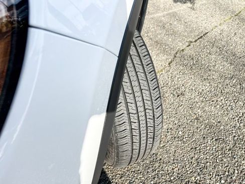 Used 2024 Jeep Compass Trailhawk image 3