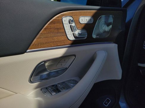 Certified 2025 Mercedes-Benz GLS 450 4MATIC image 28