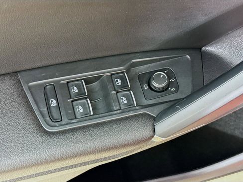 Used 2018 Volkswagen Tiguan SE w/ Panoramic Sunroof Package AWD/4WD image 21
