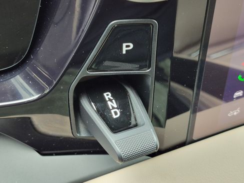 Certified 2025 Porsche Macan Electric RWD image 18