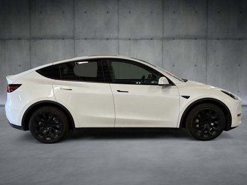 Used 2023 Tesla Model Y Long Range image 6